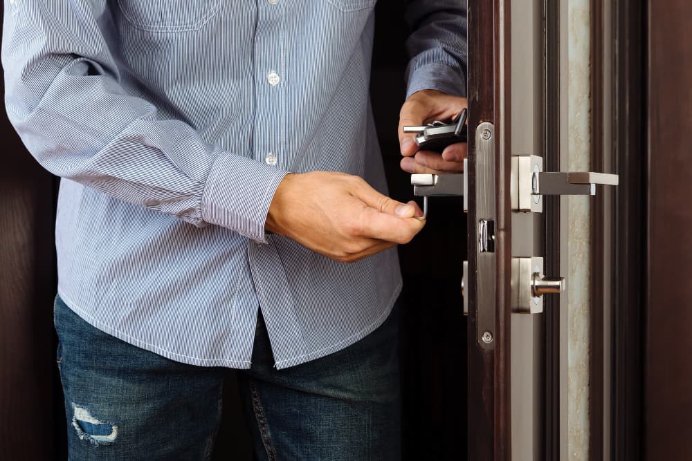 24/7 Emergency Locksmith Services in Singapore - What to Do When Locked Out